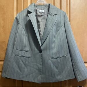 Le Suit Gray Pinstripe Blazer